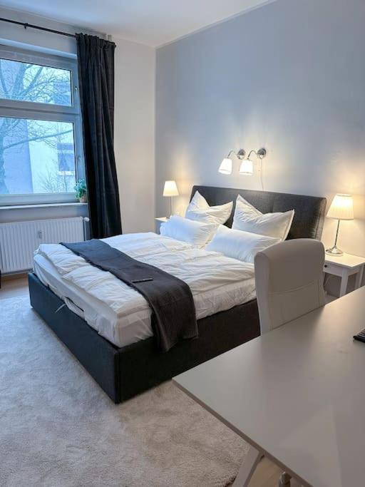 Modern City Apt. -With 2 Tv, Netflix And Work Desk Essen Esterno foto